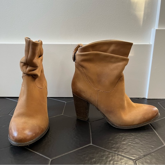 Arnold Churgin - neutral tan ankle boots - size 5.5 - Picture 5 of 8